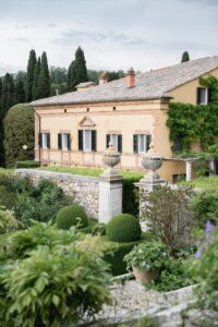 Bianca & William Chic Welcome Party Villa La Foce by Moretti Events Exclusive Destination Wedding Planner Italy-1