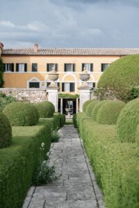 Bianca & William Chic Welcome Party Villa La Foce by Moretti Events Exclusive Destination Wedding Planner Italy-4